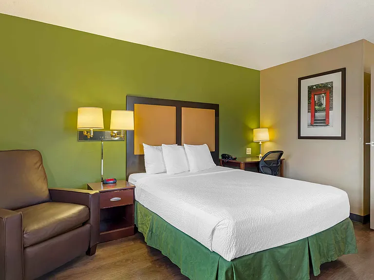 Studio Suite - 1 Queen Bed