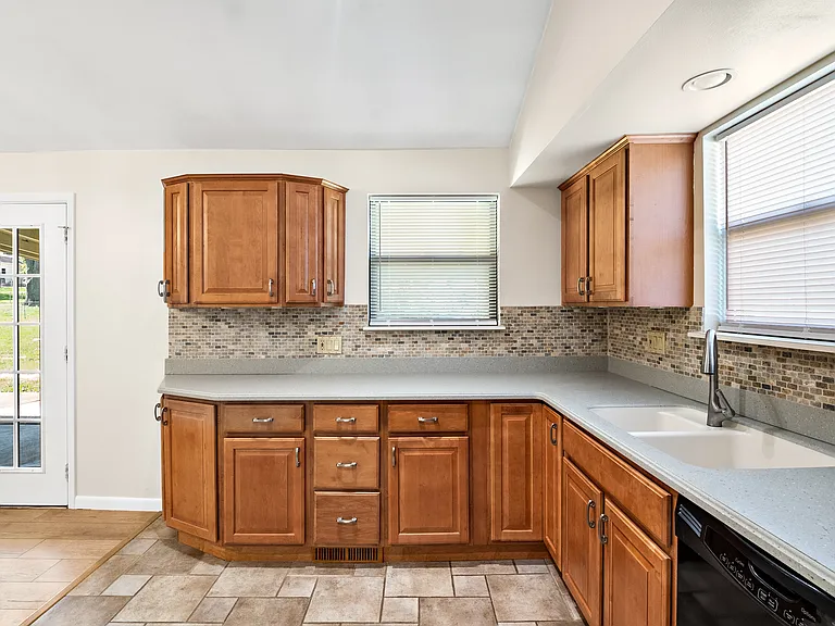 12215 Blackhall Dr — Photo 12