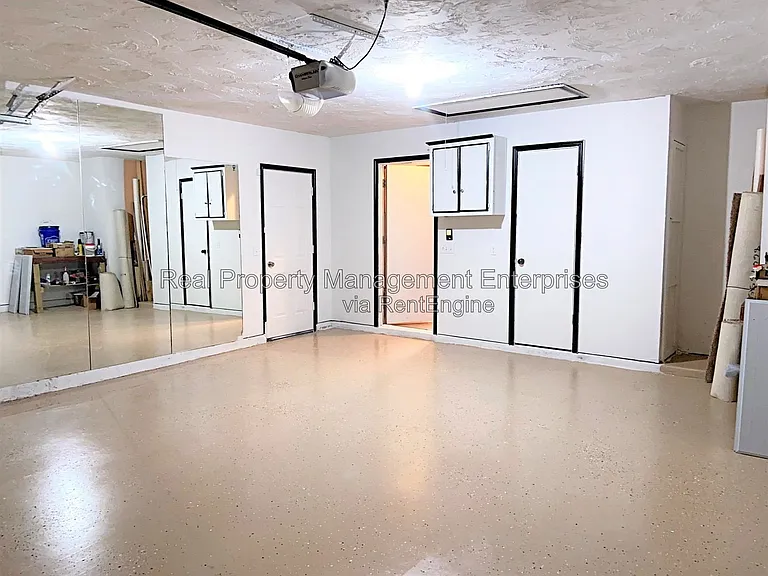 204 W 10th St — Photo 51