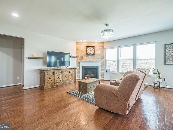 4th image of 114 Wakefield Ct
