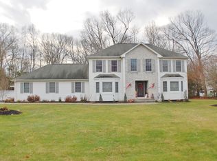 14 Lark Ln, Oak Ridge, NJ 07438