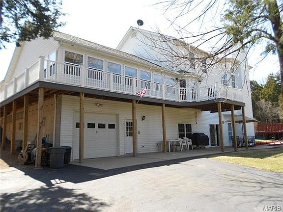 2nd image of 10 White Oak Ln