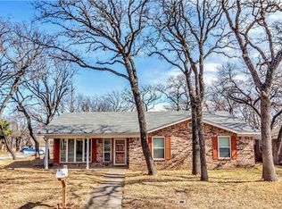 2940 Steve Dr, Hurst, TX 76054
