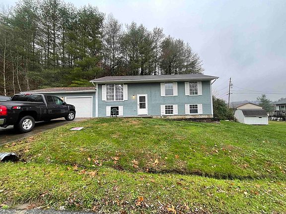 3rd image of 7901 Carlisle Dr