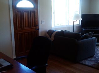 1090 Prospect Pl, Vista, CA 92081