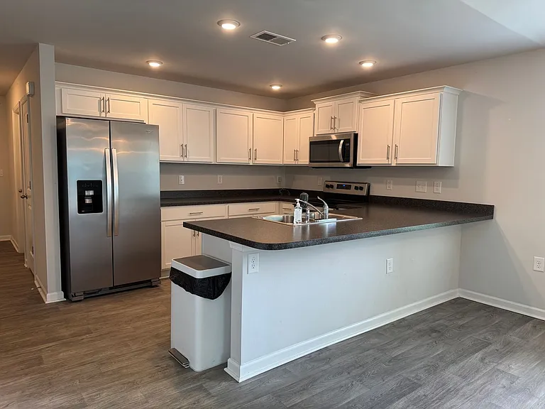 102 Jessica Ct — Photo 4
