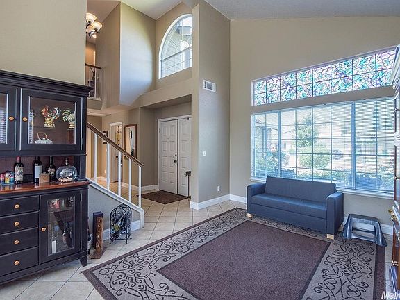 4th image of 628 Dovewood St