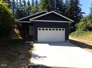 163 NE 6th St, Toledo, OR