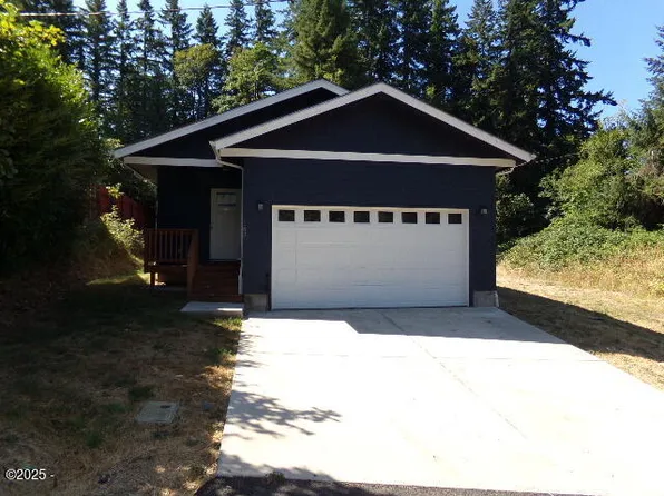 163 NE 6th St, Toledo, OR 97391