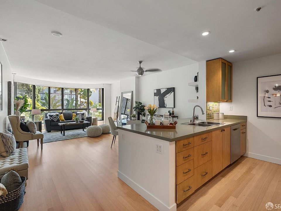 1st image of 300 3rd St #516-L