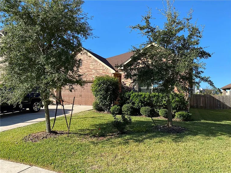 14428 Lake Victor Dr — Photo 1