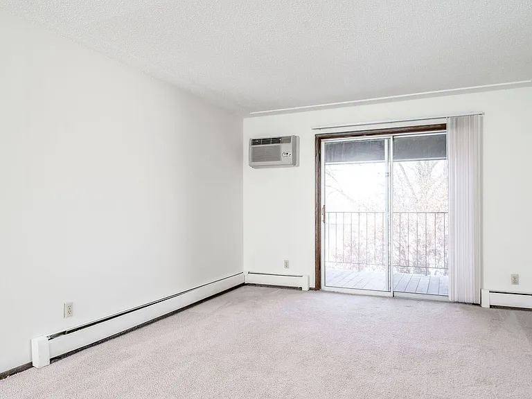 Nicollet Woods Apartments — Photo 8