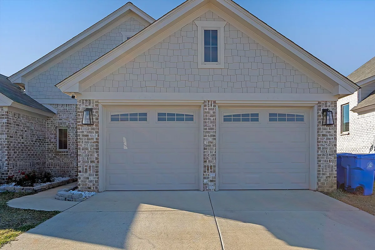 Building Photo - 832 Hedgefield Way