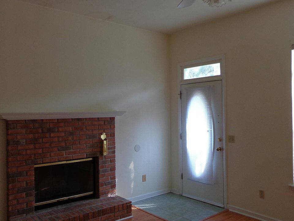 2nd image of 3088 N Fulmer Cir