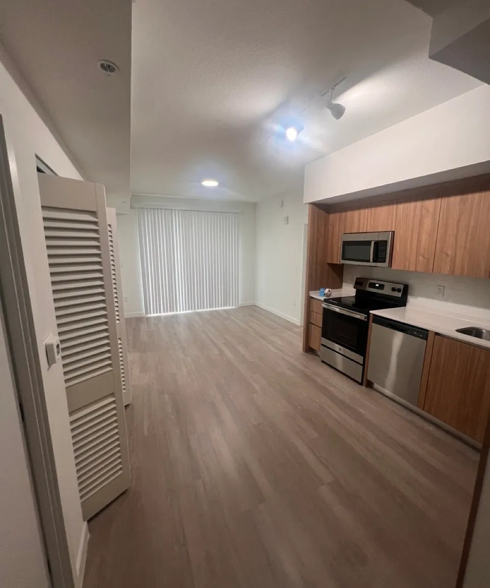 2 bed, 859 sqft, $2,175 — Photo 2