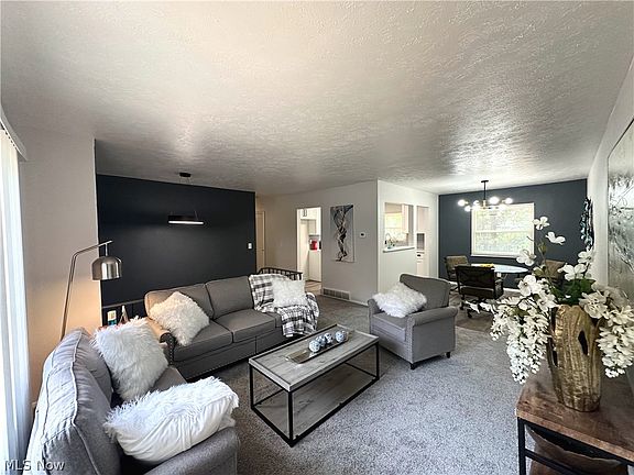 4th image of 26946 Southwood Ln