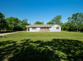 211 N 2nd St, Celeste, TX 75423