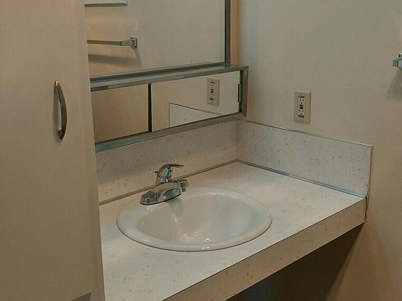 4th image of 433 Holly St #5