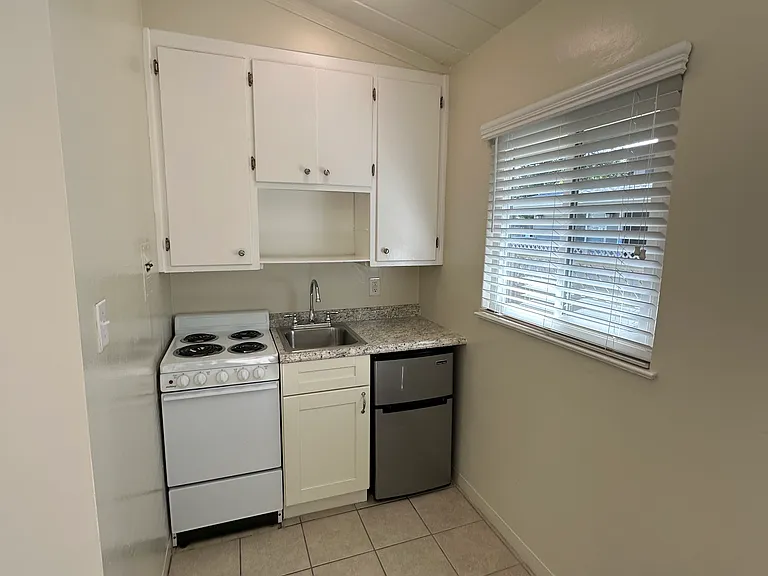 537 Mariposa Ave #3 — Photo 11