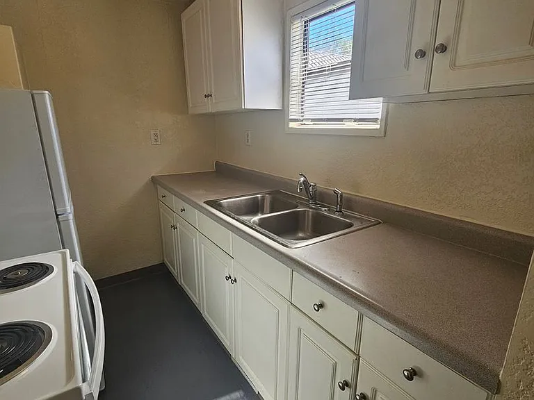 323 Chestnut Ave — Photo 7