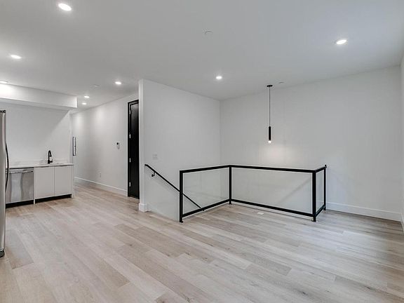 5th image of 930 N 2nd St Floor 1