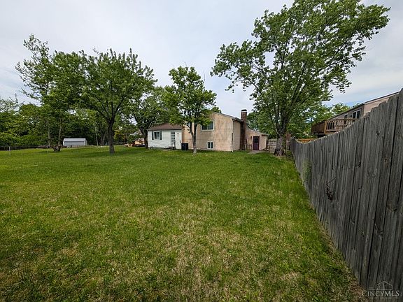 3rd image of 2961 Spruceway Dr