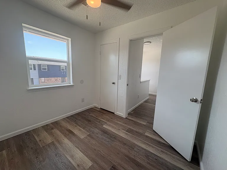 College Park Townhouses — Photo 12