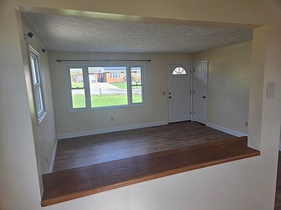 5th image of 155 Alice Ave