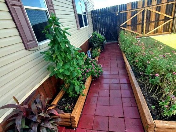 5th image of 124 Tropical Breeze Ln
