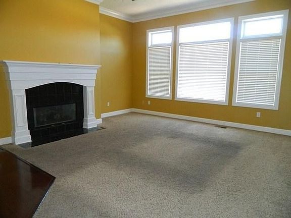 3rd image of 951 Palomar Dr