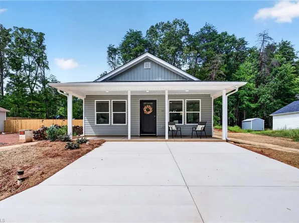733 Meadowgreen Village Dr, Eden, NC 27288