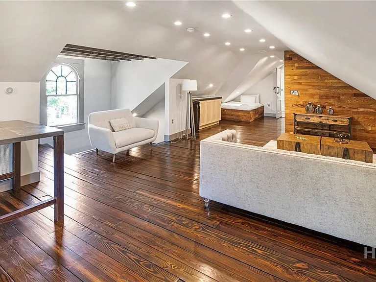 624 E Victory Dr — Photo 28