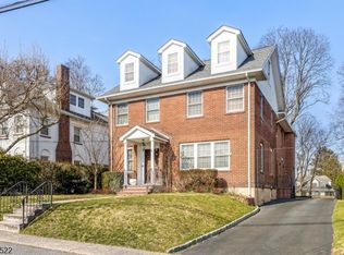 6 Harding Ct, Passaic, NJ 07055