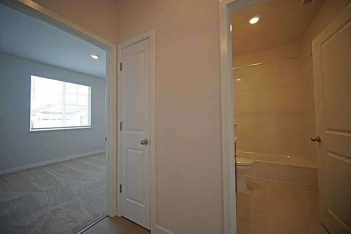 3 bed, 2.0 bath, 1502 sqft, $2,995 — Photo 4