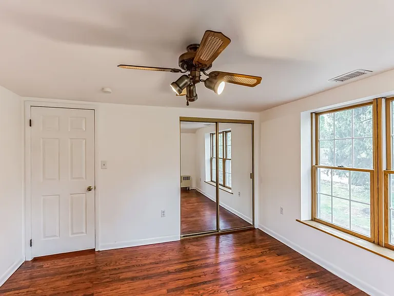 1425 N Line St — Photo 32