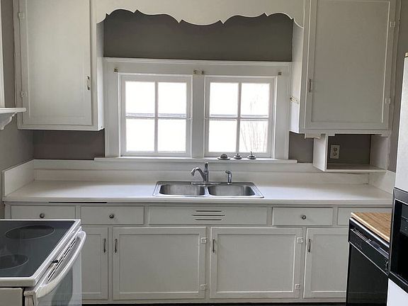 4th image of 867 Nutwood St