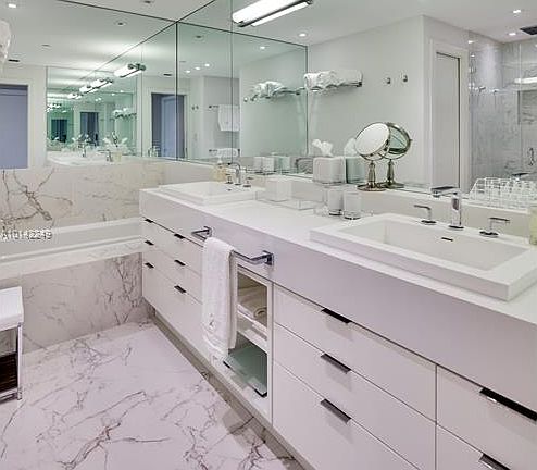 5th image of 19222 Fisher Island Dr #19222