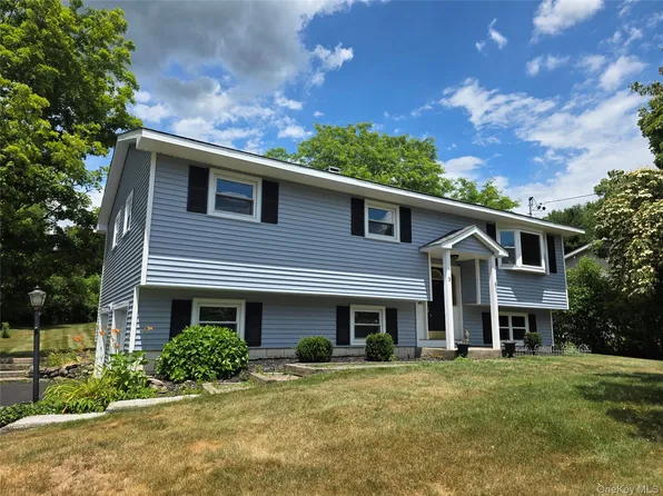3 Abbey Road, Hyde Park, NY 12538