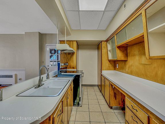 4th image of 400 Scott St