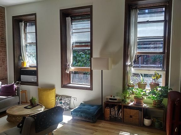 3rd image of 169 W 73rd St APT 5