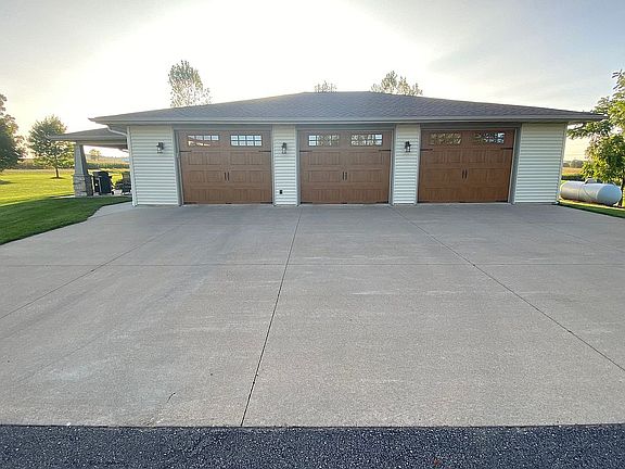 3rd image of 24250 Empire Ave