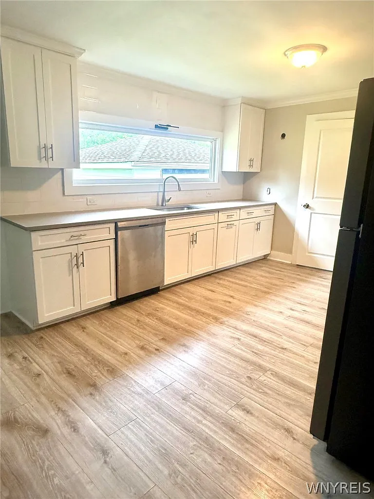 2 bed, 1.0 bath, 868 sqft, $2,300 — Photo 3