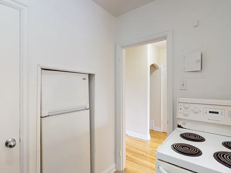 385 Besserer St — Photo 23