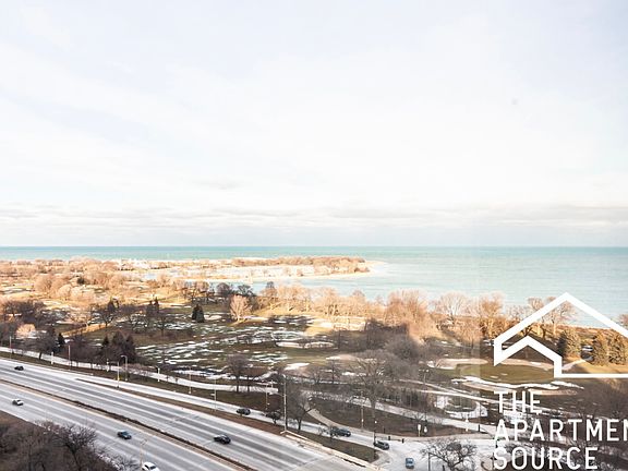 4th image of 3950 N Lakeshore Dr #1928