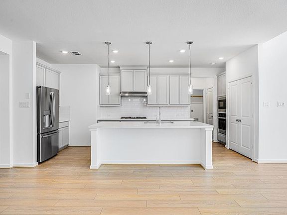4th image of 9214 Idalia Vista Ln