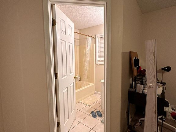 5th image of 3409 S Oaklawn Cir