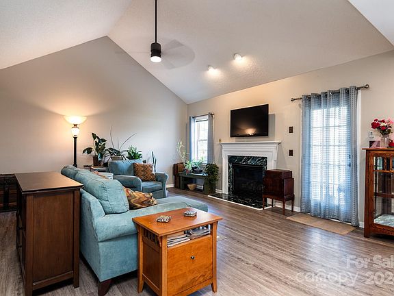 3rd image of 100 N Padali Ct