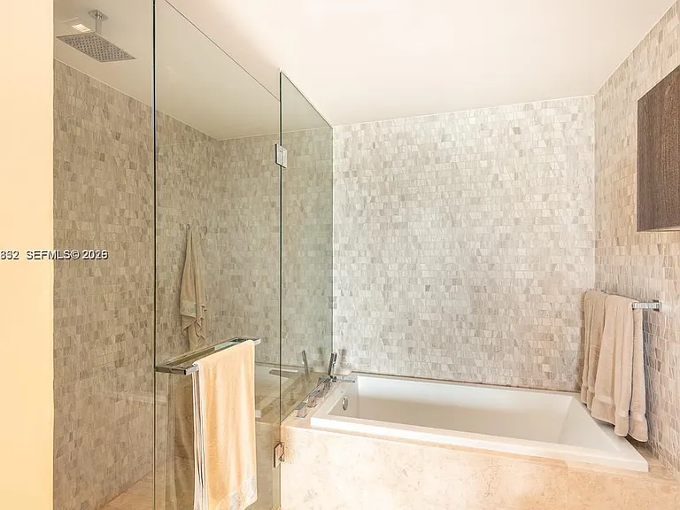 68 SE 6th St #3006 — Photo 7