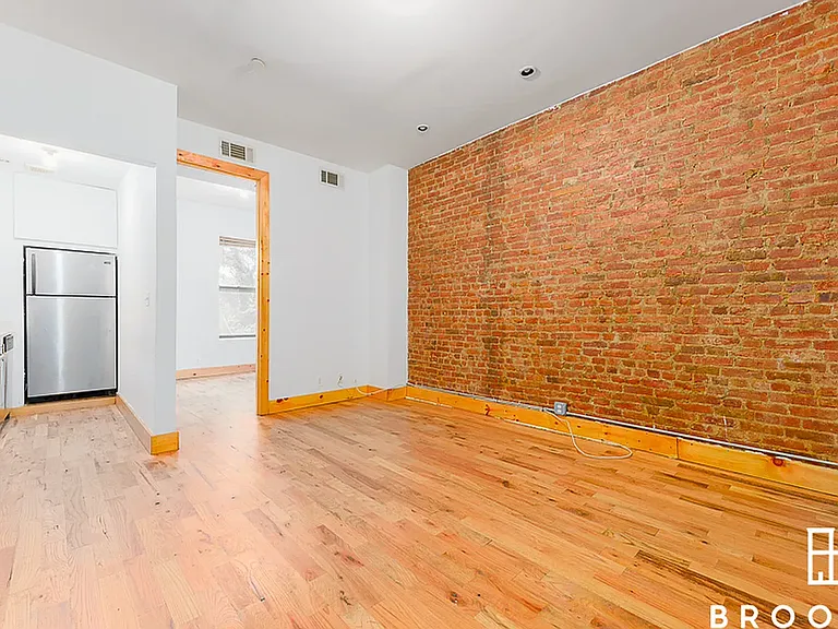 190 Schaefer St #4B — Photo 2
