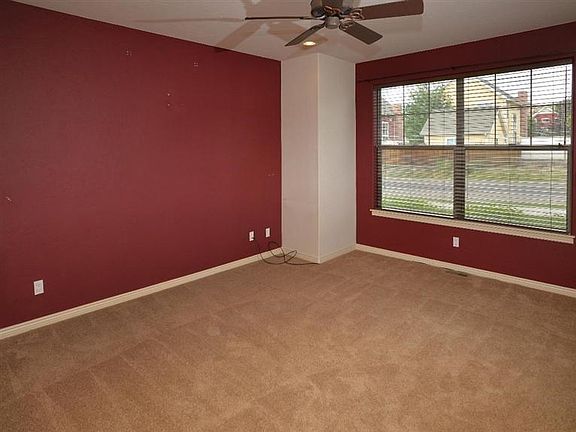 4th image of 295 Montgomerie Cir